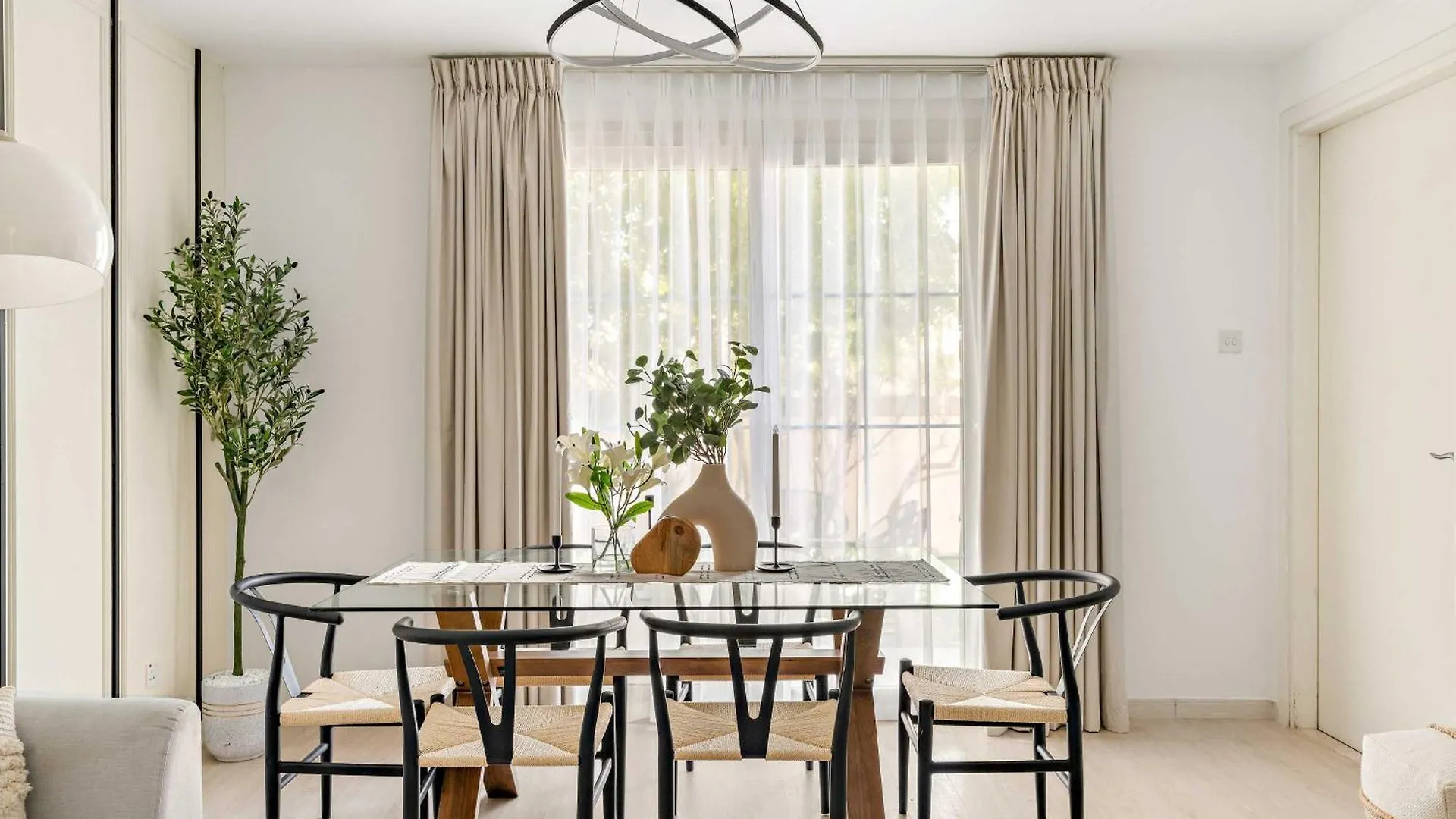 Silkhaus Luxe 2 Bdr With Maid Room In Springs 7 Villa 14 Dubai Semesterbostad